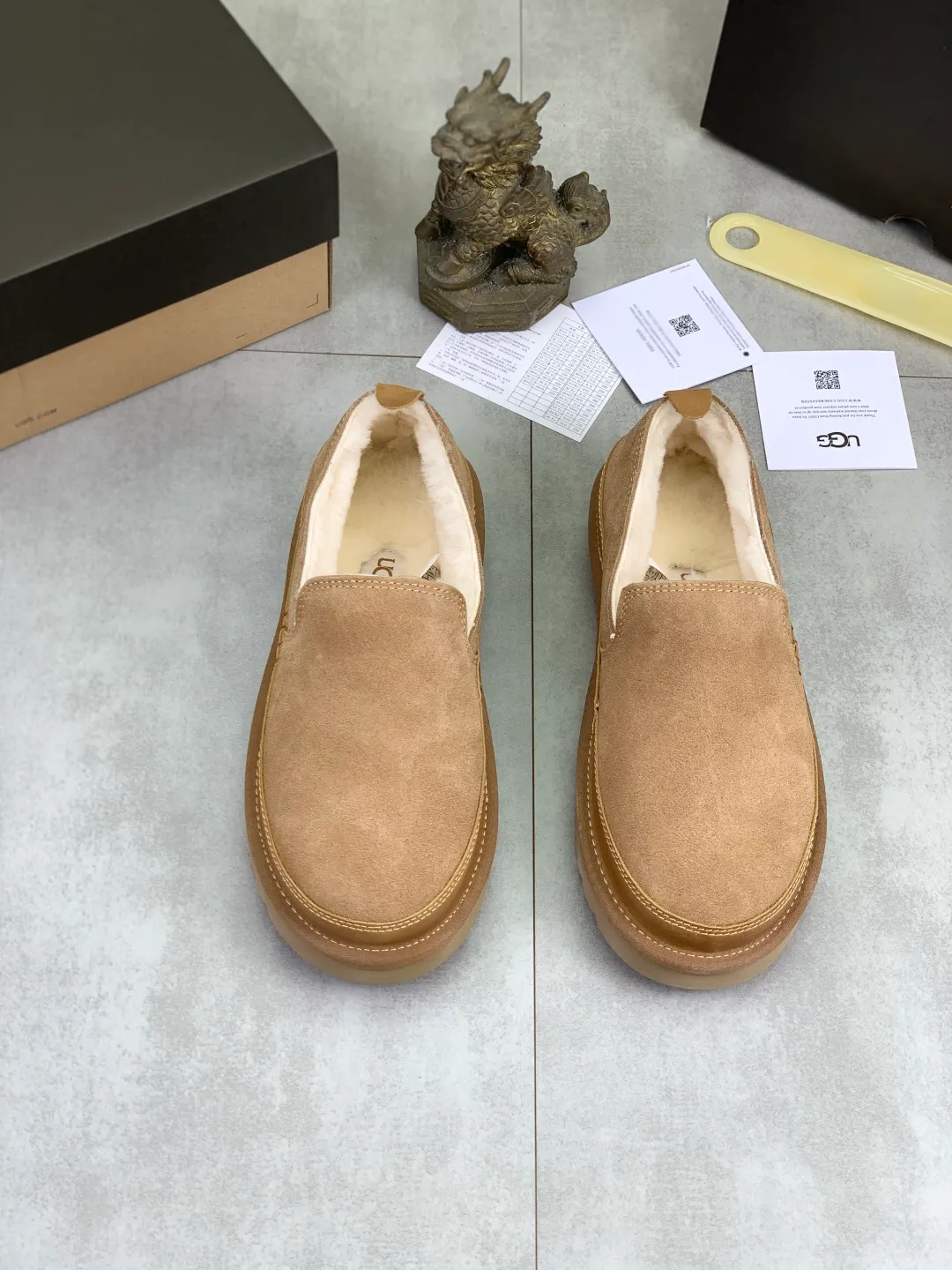 Men's shoes 💰P480 [New model] low-cut popular style 💰 versatile casual wool shoes 🆘 "Real Wool" [UGG] 👉 Popular men's shoes official website synchronization 🔰Quality [proud] is not comparable to the imitations in the general market 🌀The upper is imported Italian frosted cowhide, and the lining: foot pads 🅰️grade 🐑real wool👻Only Grade A can show the effect It feels smooth and delicate 🔱The shoe shape is grand, only the factory can do it 🎄The perfect toughness of the original outsole 👻⬛️ allows customers to say goodbye to one-time consumption. It is made of real wool and is super warm. 3⃣️colors available Size male: 39-45